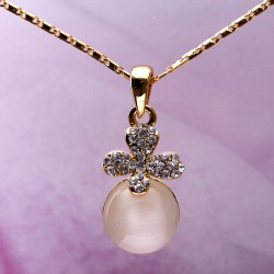 Crystal Quatrefoil Flower Cat Eye Stone Pendant Fashion Necklace